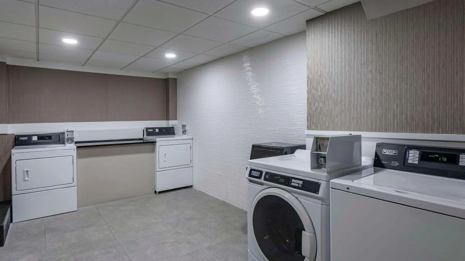 Comfort Inn & Suites Nashville Downtown - Stadium Hotel