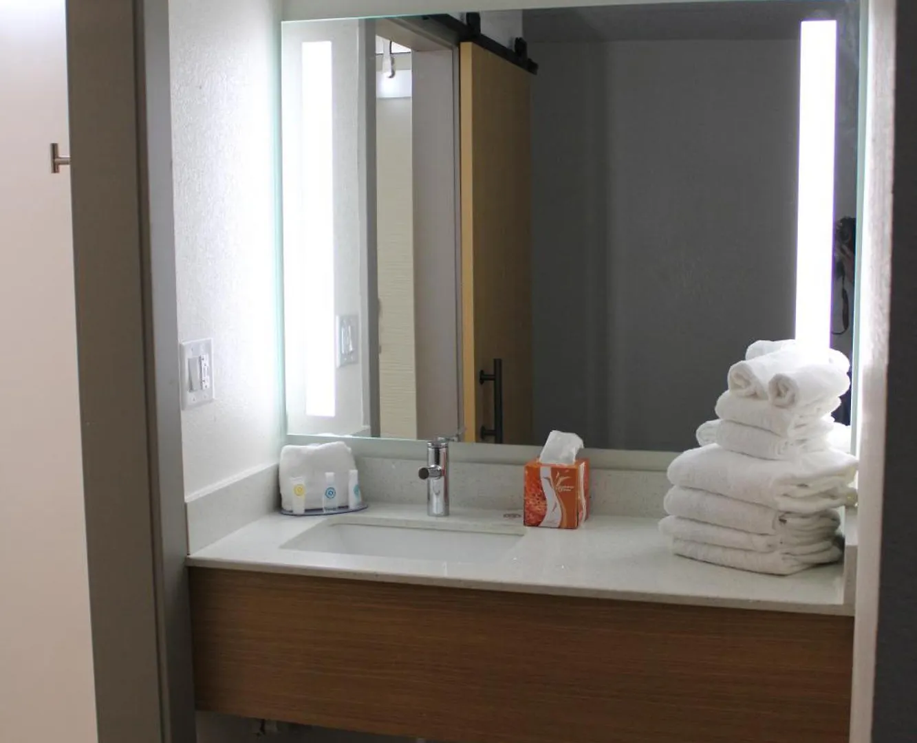 Comfort Inn & Suites Nashville Downtown - Stadium Hotel